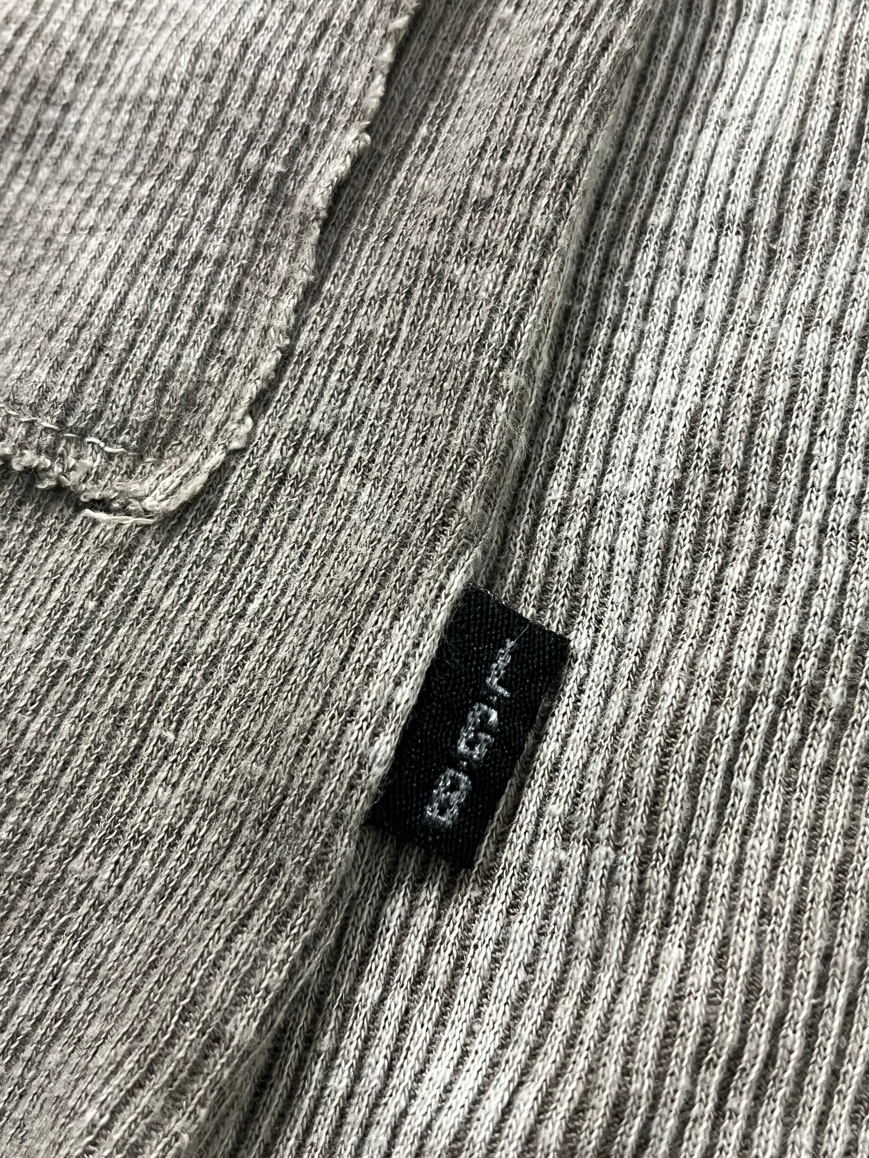 Le Grande Bleu 00s Back Cross Cardigan, stylish knitwear with a back cross design, in soft, breathable fabric.