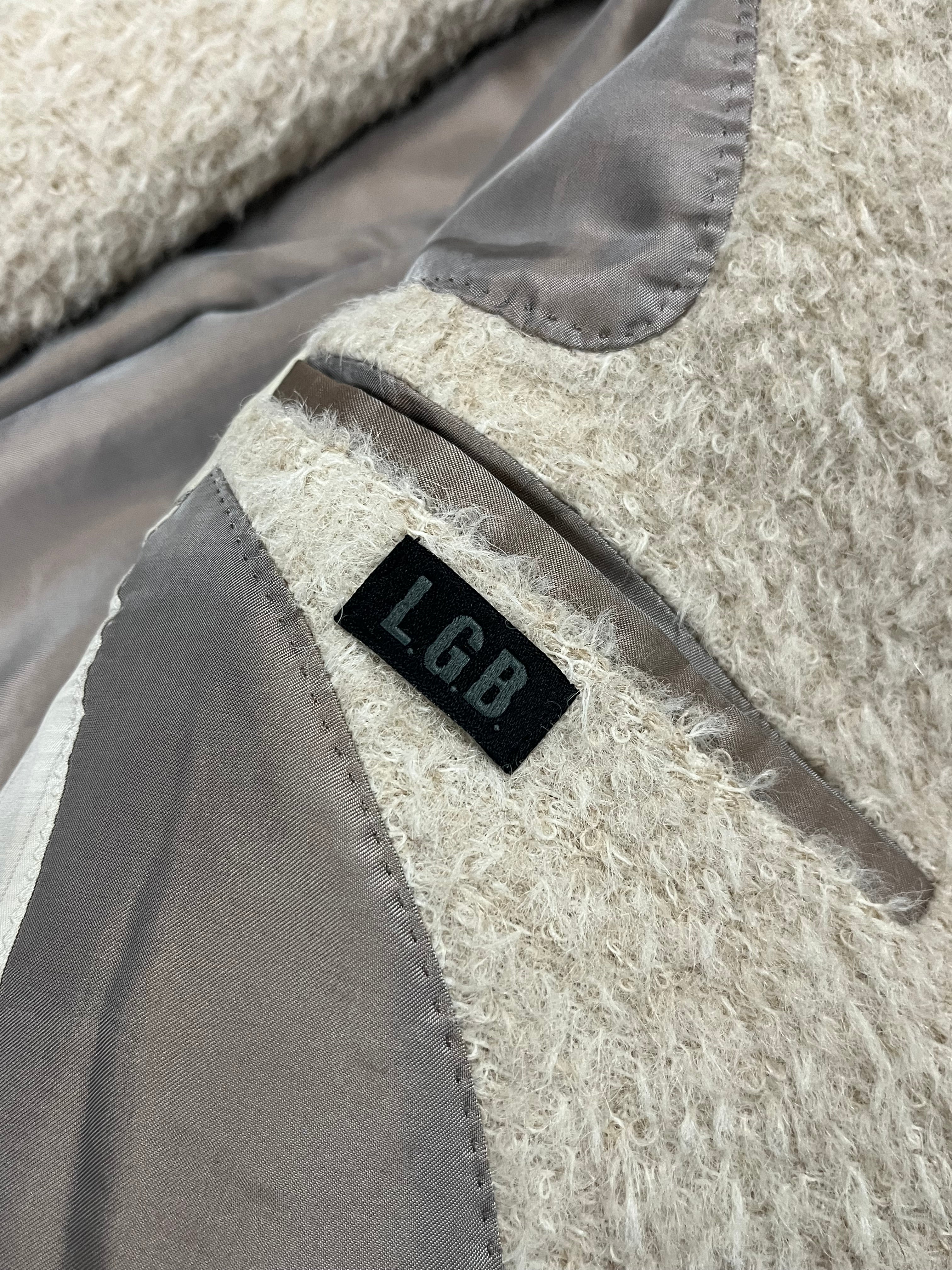 Le Grande Bleu white 00s back cross trench coat with a classic design, featuring a tailored fit and stylish back detailing.