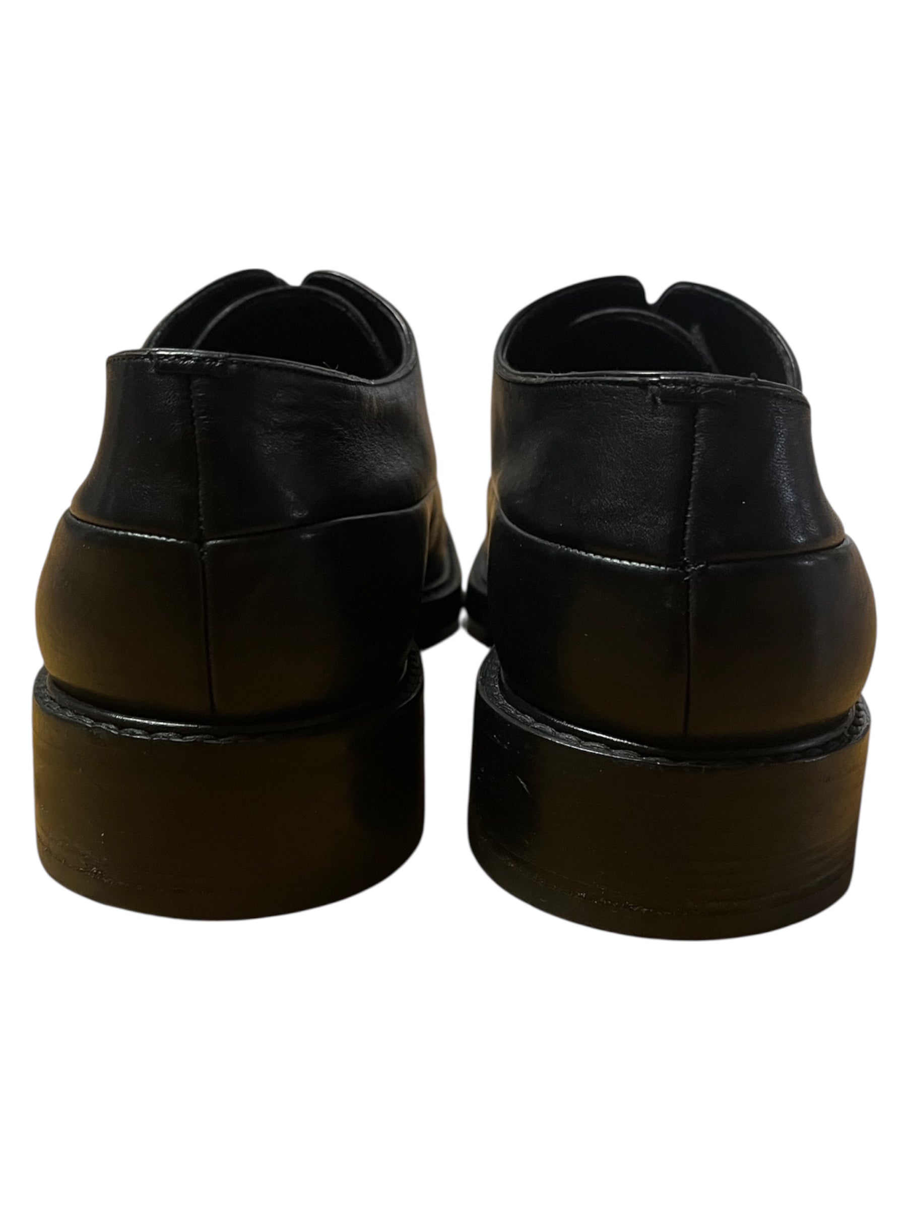 Dior black leather derbies shoes with sleek design and polished finish, featuring classic lace-up closure.