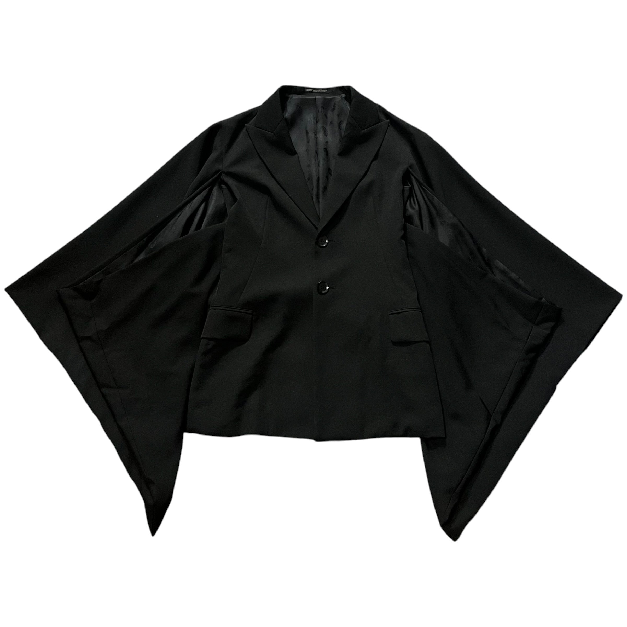 Yohji Yamamoto AW15 runway kimono sleeves blazer featuring a sleek tailored jacket with kimono-inspired sleeves and modern design.